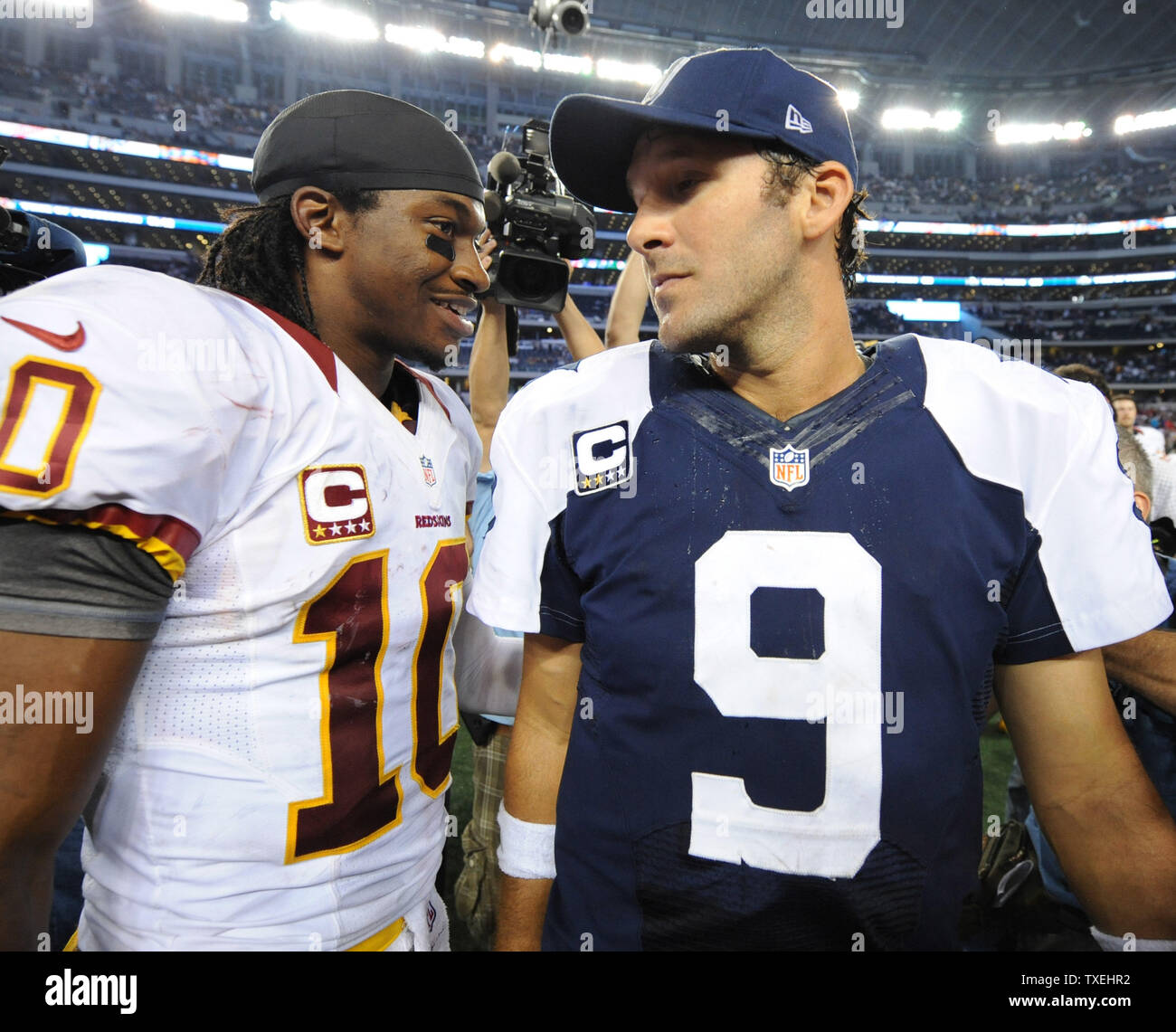 New York Giants Eli Manning warms up prior to facing the Dallas Cowboys in  Cowboys Stadium October 25, 2010 in Arlington, Texas. UPI/Ian Halperin  Stock Photo - Alamy