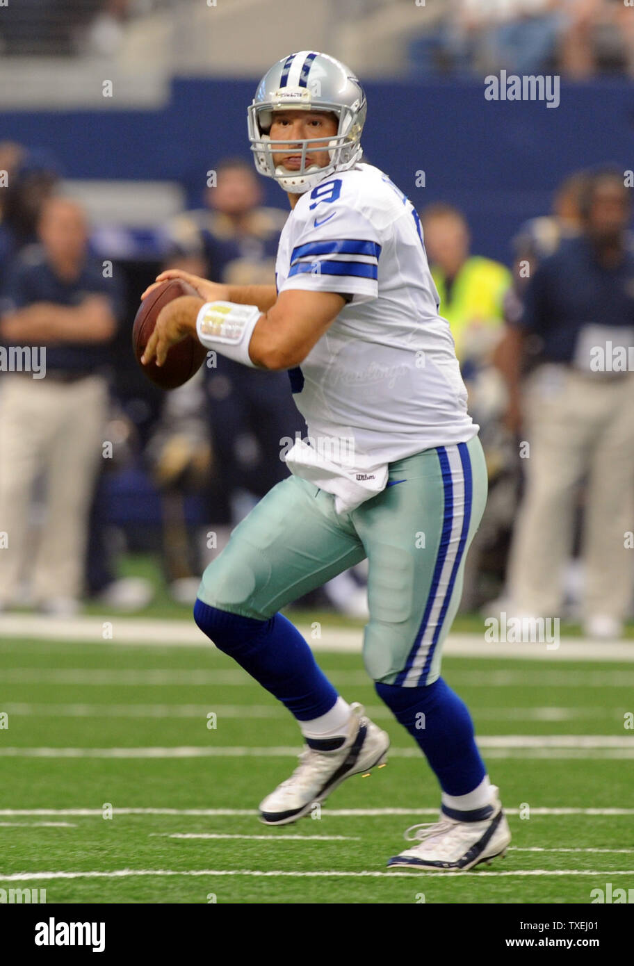 Dallas Cowboys Tony Romo looks to throw against the St. Louis Rams at ...