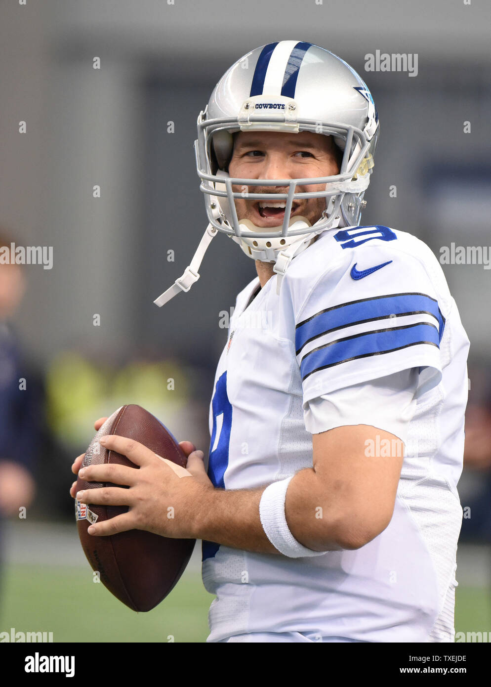 Dallas Cowboys Tony Romo warms up prior to facing the Detroit Lions in ...