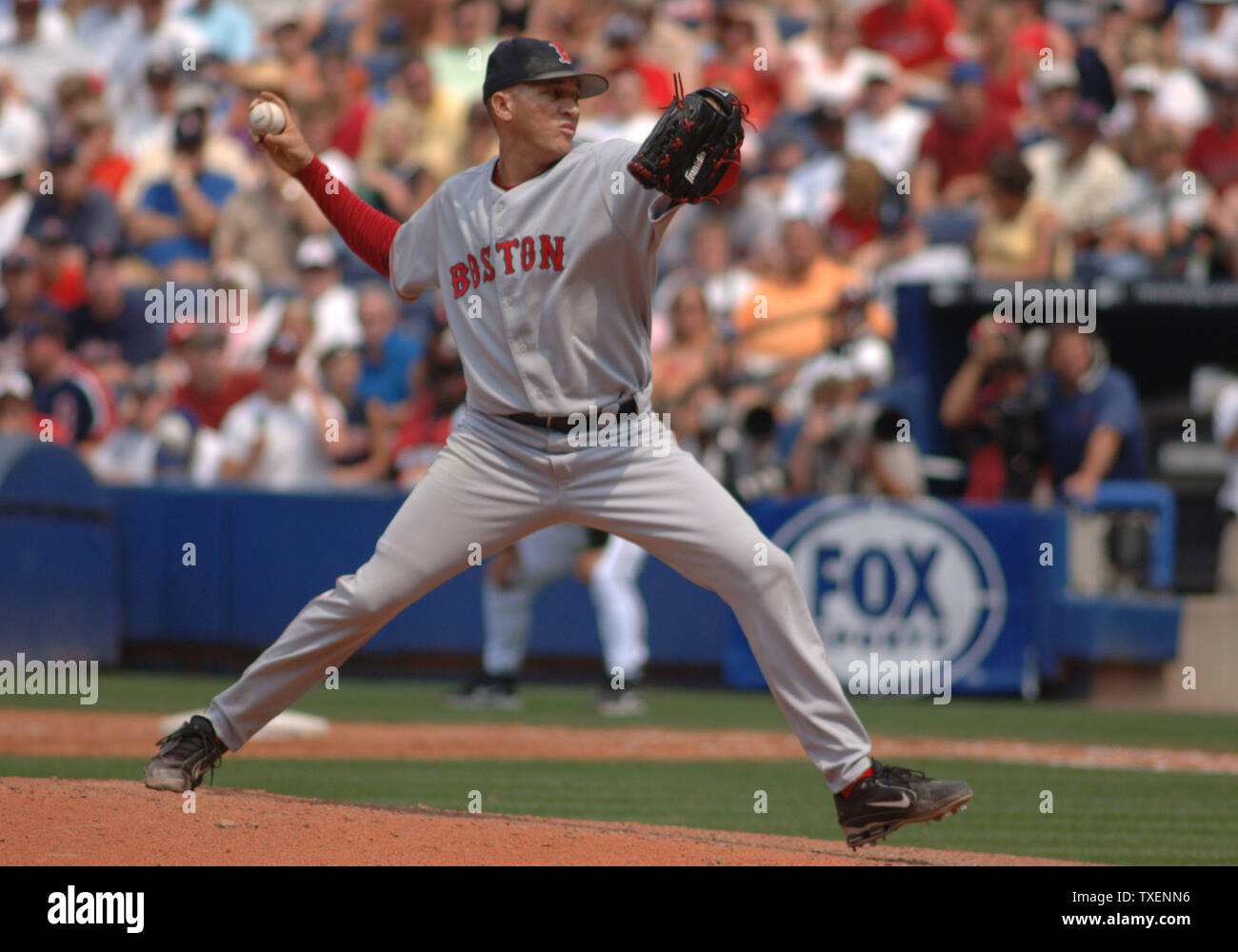 Boston Red Sox relief pitcher Julian Tavarez throws against the Atlanta Braves in the seventh inning June 17, 2006, in Atlanta's Turner Field. The Red Sox defeated the Braves 5-3 (UPI Photo/John Dickerson) Stock Photo