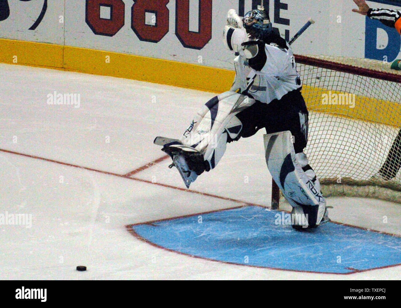 Snatcher Demko strikes again! 😳 📺: @sportsnet #NHLonSN