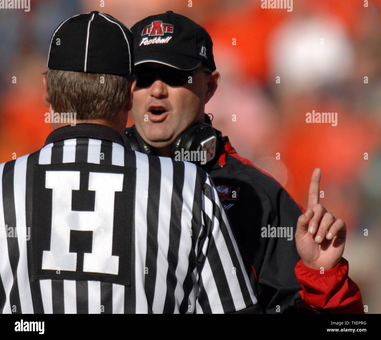 Arkansas State head coach Steve Roberts has a conversation with linesman Johnny Crawford during a time-out in the game against Auburn in the second quarter at Jordan-Hare Stadium in Auburn, Alabama on November 4, 2006. Auburn shut out Arkansas State 27-0. (UPI Photo/John Dickerson) Stock Photo
