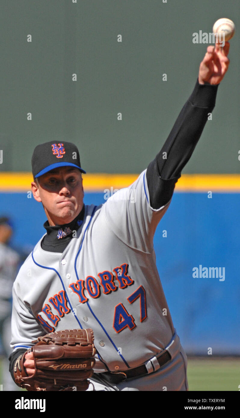 New York Mets starting pitcher Tom Glavine throws to the Atlanta
