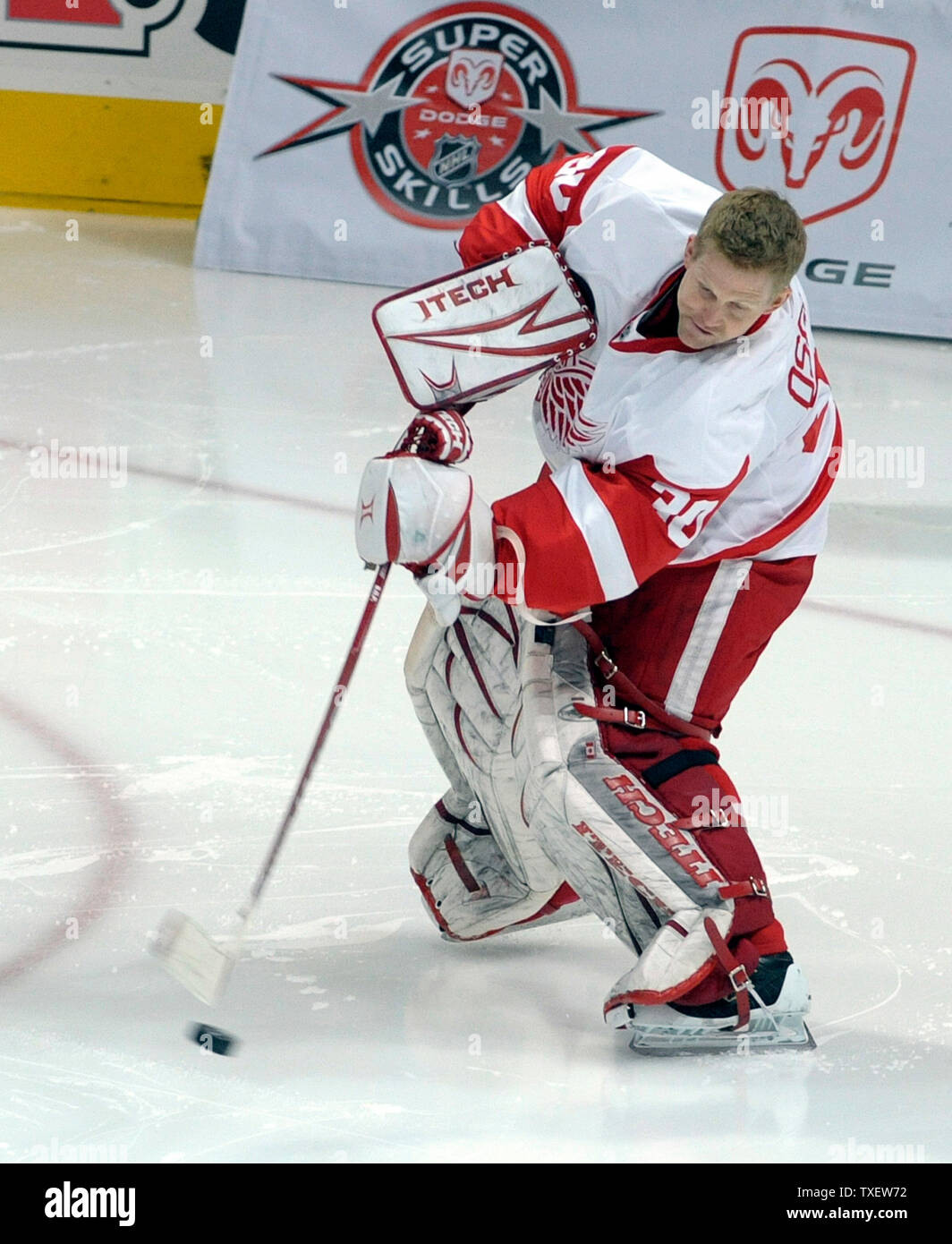 Detroit Red Wings goalie Chris Osgood skates during warm ups at the Pepsi  Center in Denver on February 18, 2008. Osgood and the Red Wings shut out  the Colorado Avalanche 4-0 stopping