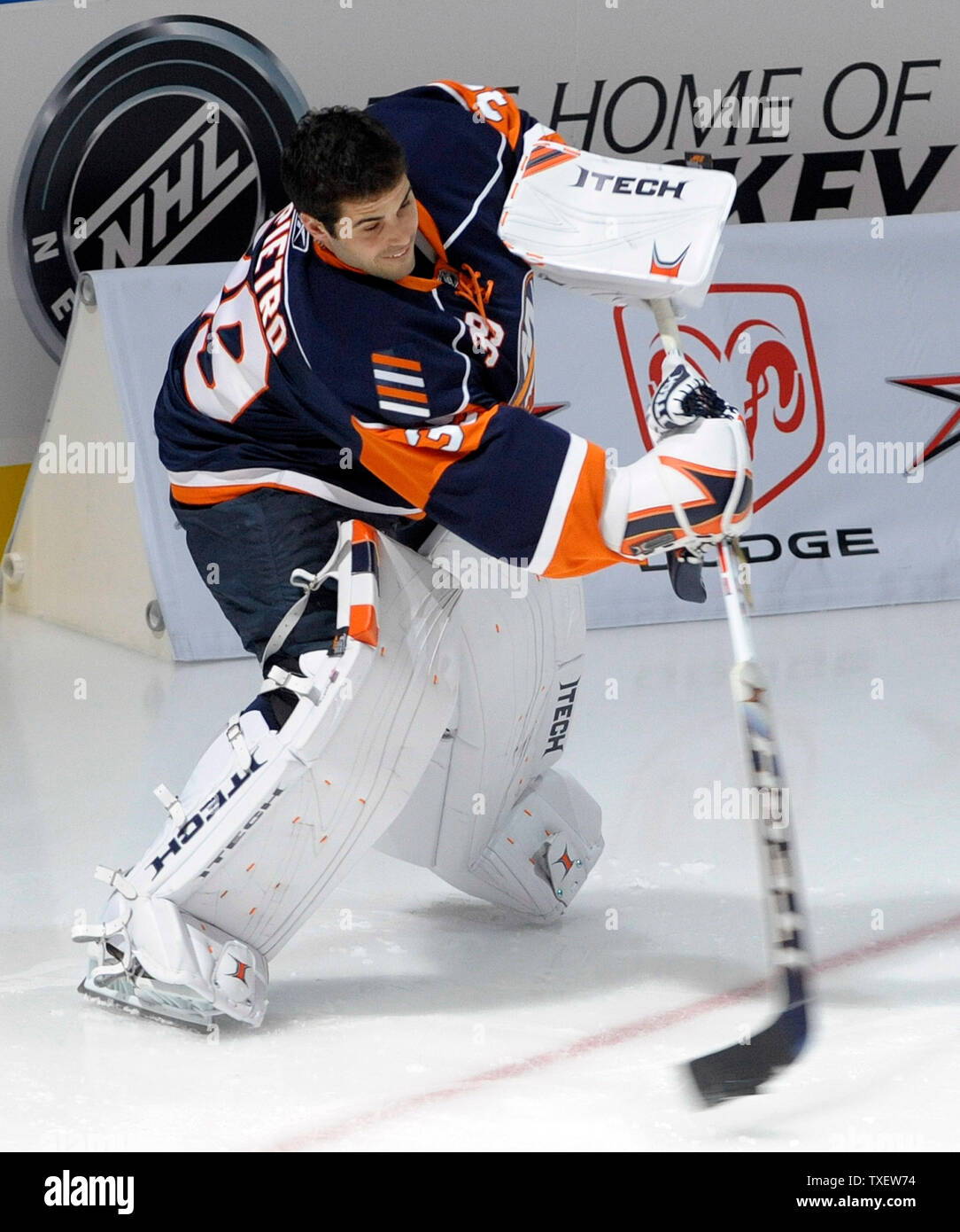 Islanders hockey hi-res stock photography and images - Page 2 - Alamy