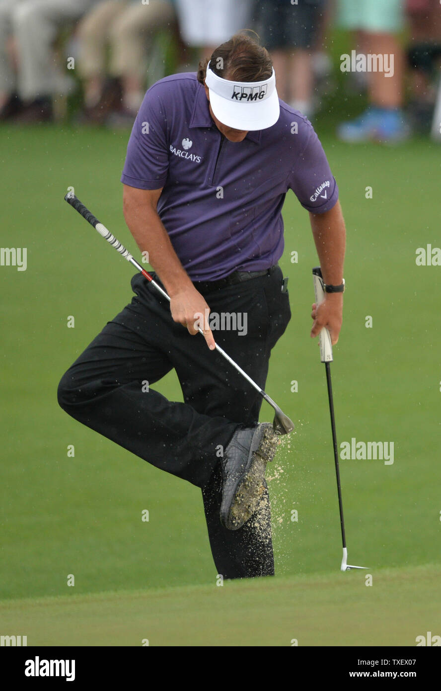 phil mickelson shoes