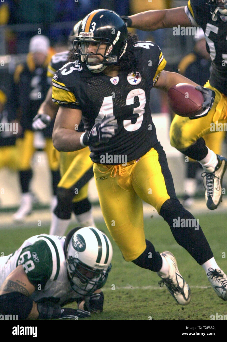 Pittsburgh Steelers Troy Polamalu intercepts a New York Jets pass in the  first quarter of the AFC North Divisional playoff game at Heinz Field in  Pittsburgh, PA on January 15,2005 . (UPI