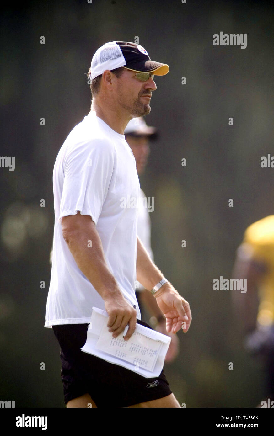 ايربودز ابل برو Pittsburgh Steelers head coach Bill Cowher watches his team during ... ايربودز ابل برو ايربودز ابل برو Pittsburgh Steelers head coach Bill Cowher watches his team during ... ايربودز ابل برو