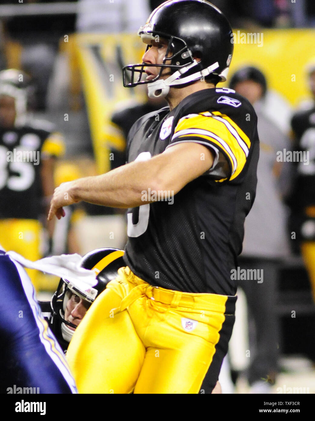 Pittsburgh Steelers kicker Jeff Reed (3) and punter Paul Ernster watches  the game winning 32 yard field goal in the fourth quarter of the Steelers  11-10 win over the San Diego Chargers