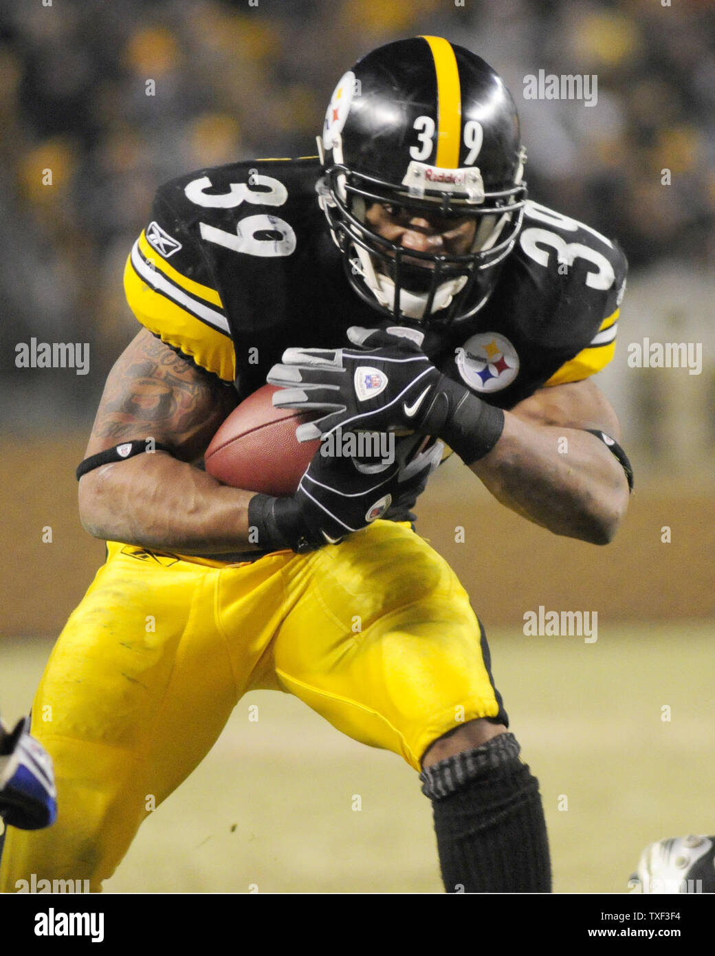 Pittsburgh steelers willie parker runs hi-res stock photography