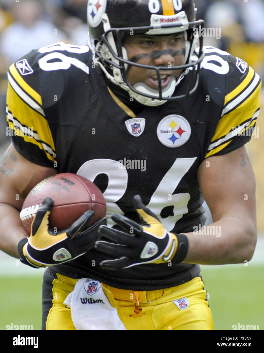 Pittsburgh Steelers Hines Ward cuts to the right and gains seven yard on a short pass in the second quarter at Heinz Field  in Pittsburgh,  Pennsylvania on October18, 2009.     UPI/Archie Carpenter Stock Photo