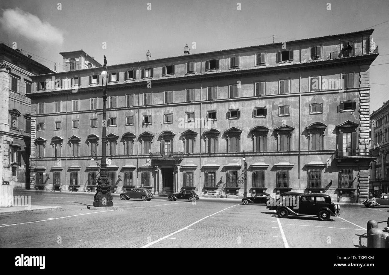 italy, rome, piazza colonna, palazzo chigi, 1930 Stock Photo