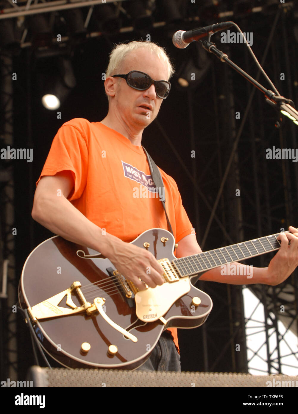 Chris Collingwood of the band Fountains of Wayne performs at the Virgin