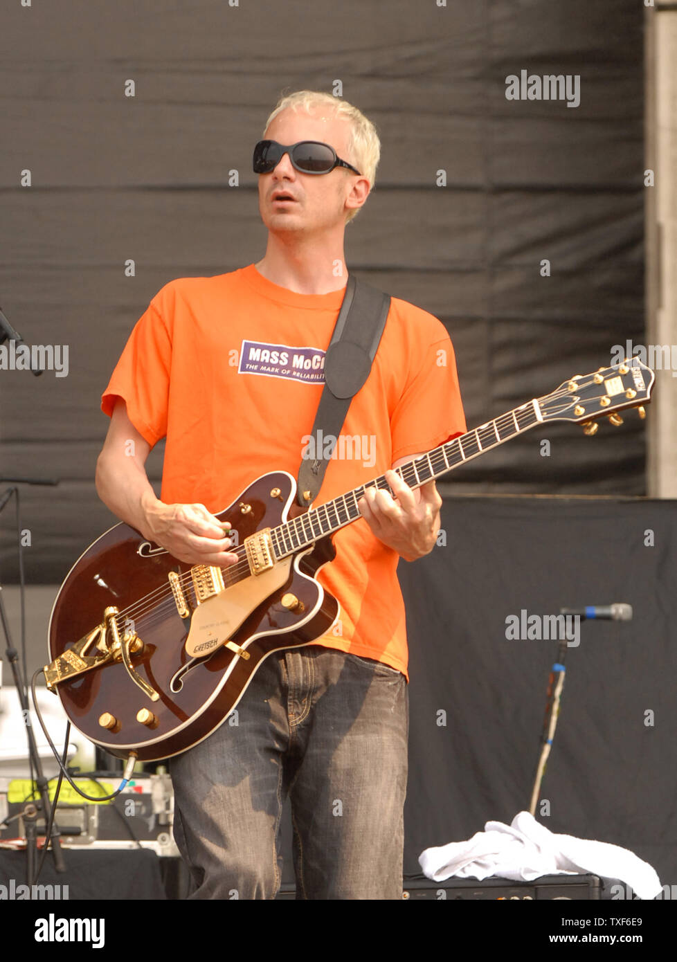 Chris Collingwood of the band Fountains of Wayne performs at the Virgin