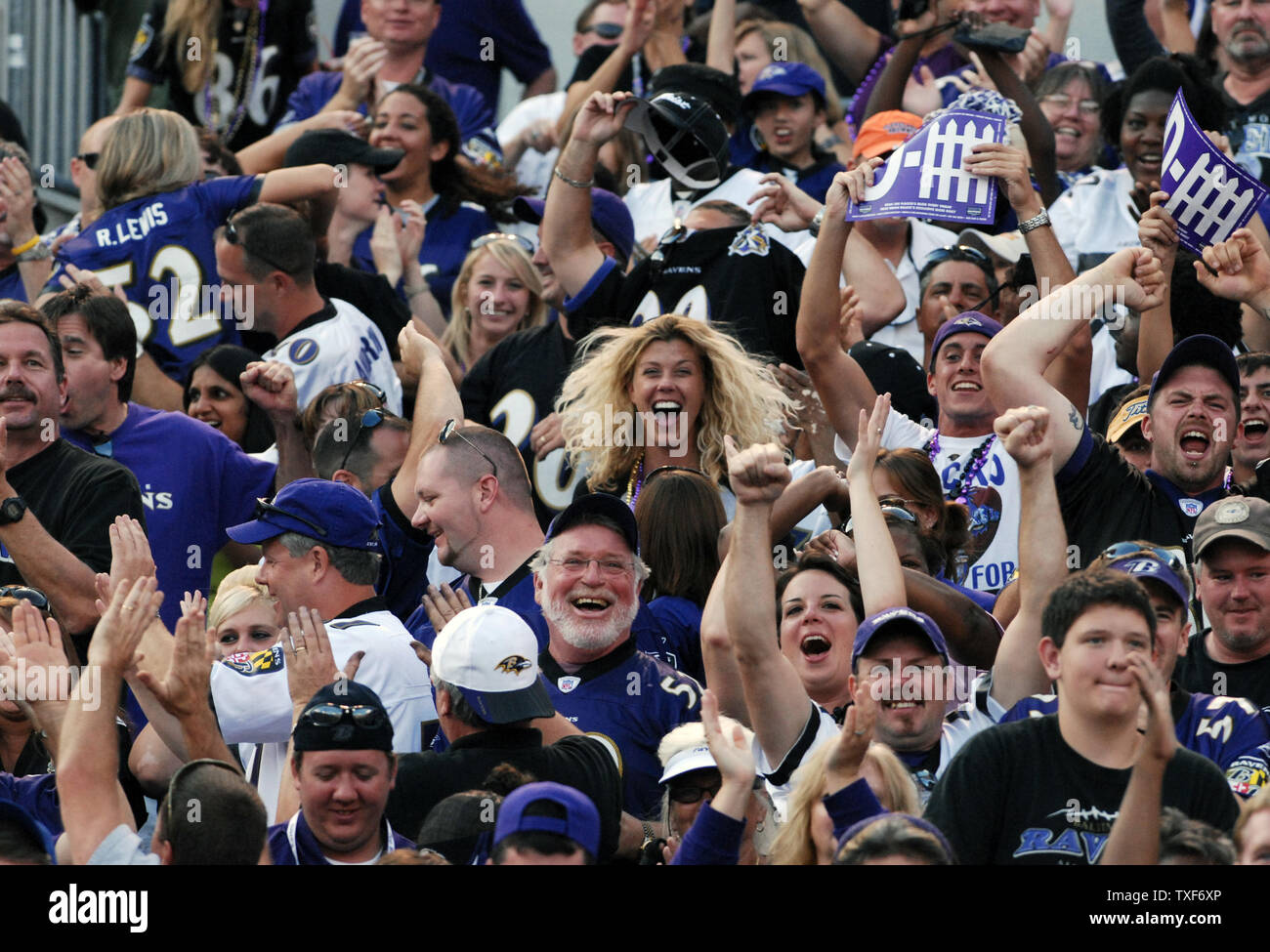 baltimore-ravens-fans-cheer-as-the-raven