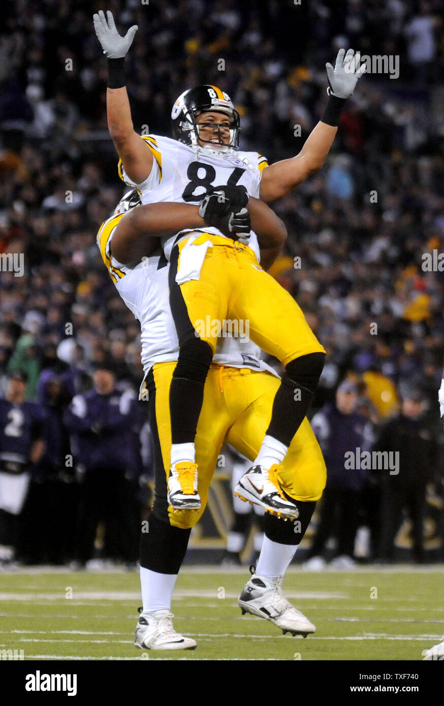 Pittsburgh Steelers wide receiver Hines Ward (86) is lifted up by teammate Willie Colon as they celebrate after Steelers' wide receiver Santonio Holmes scored the winning touchdown, defeating the Baltimore Ravens 13-9, at M & T Bank Stadium in Baltimore, Maryland on December 14, 2008. (UPI Photo/Kevin Dietsch) Stock Photo
