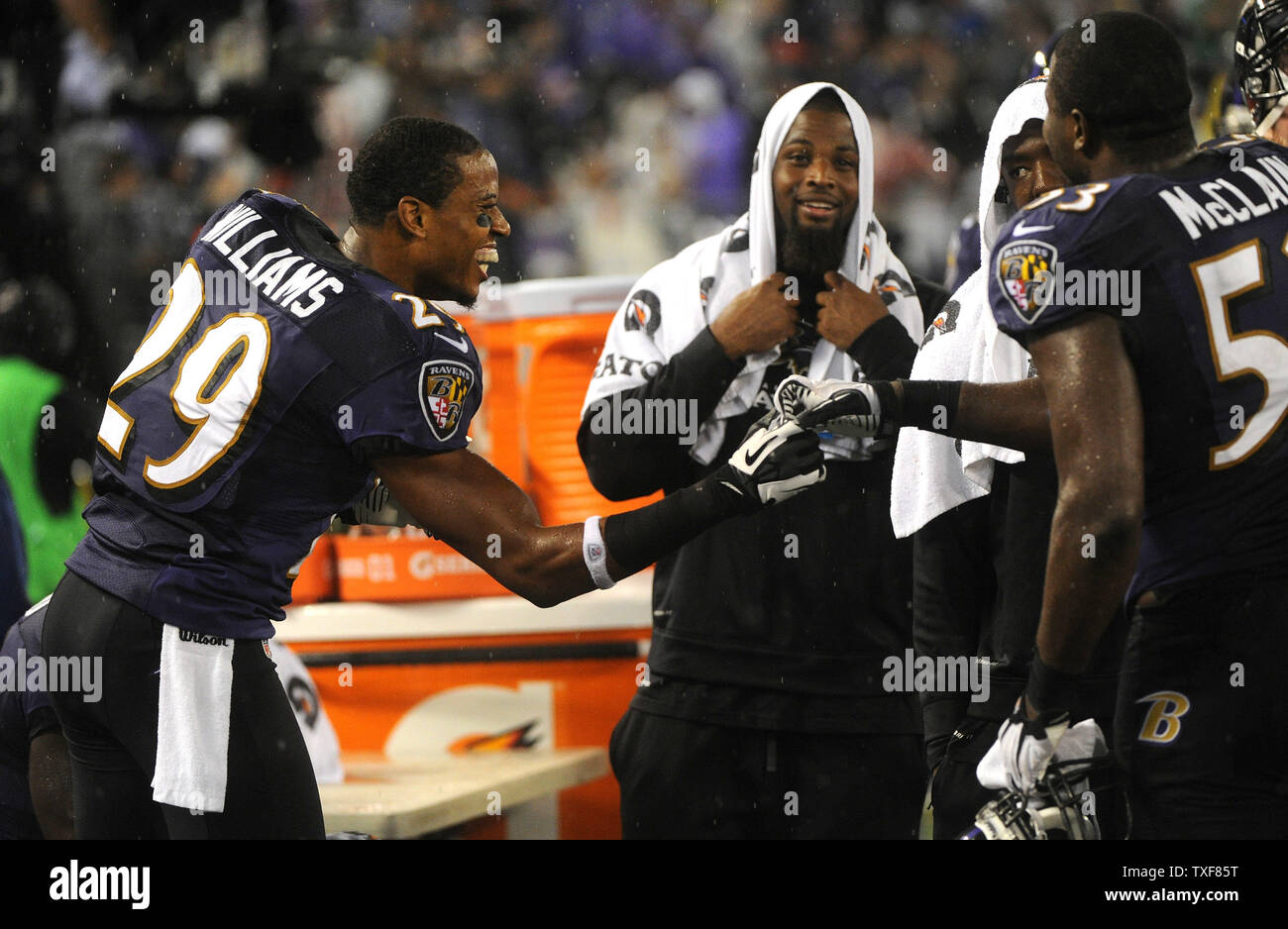 Baltimore ravens cary williams 29 hi-res stock photography and images -  Alamy