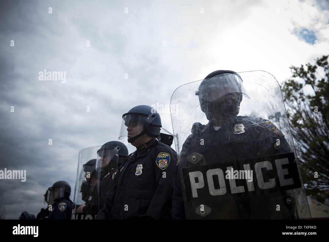 Police in riot gear block Reisterstown Road near Mondawmin Mall in ...