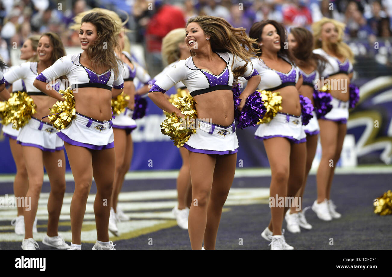 BALTIMORE RAVENS CHEERLEADER, 2004-05 Baltimore Ravens Chee…