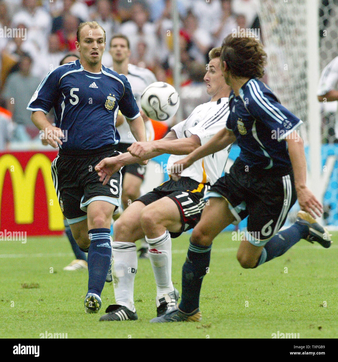 Germany's Miroslav Klose (C) fights with Argentina's Esteban Cambiasso (5) and Gabriel Heinze (6)for the ball during World Cup soccer at Olympiastadion on Friday, June 30, 2006 in Berlin, Germany. Germany defeated Argentina 4-2.   (UPI Photo/Arthur Thill) Stock Photo
