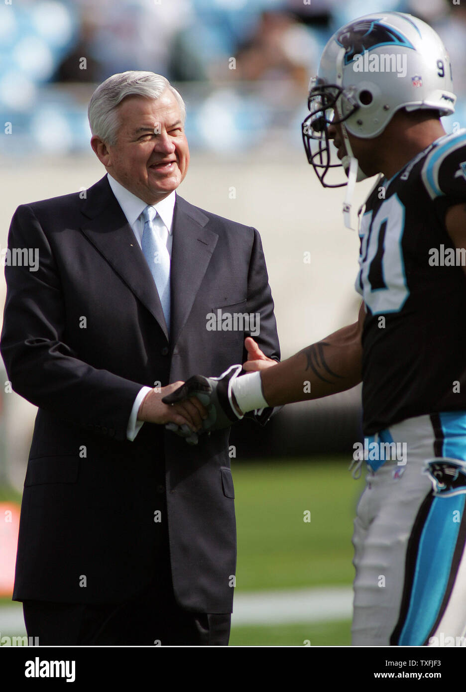 November 21, 2004: Carolina Panthers Head Coach John Fox during the Panthers-Cardinals  game during the Carolina Panthers game versus the Arizona Cardinals at Bank  of America Stadium in Charlotte, NC. (Icon Sportswire