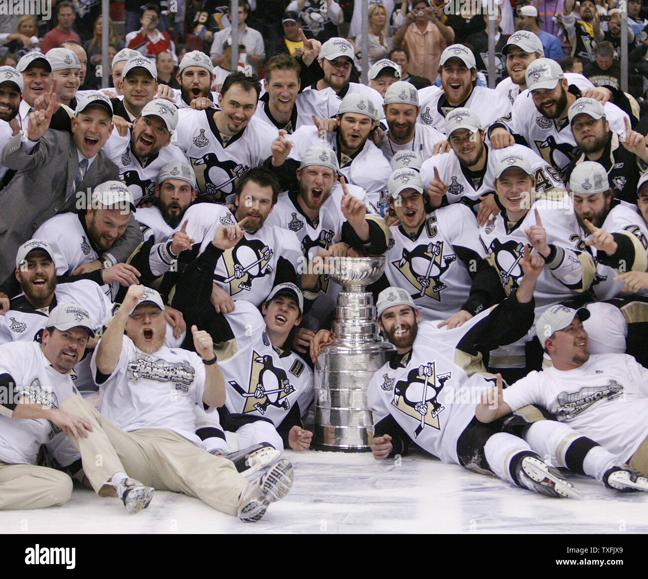 Penguins defeat Red Wings in Game 7 to take Stanley Cup