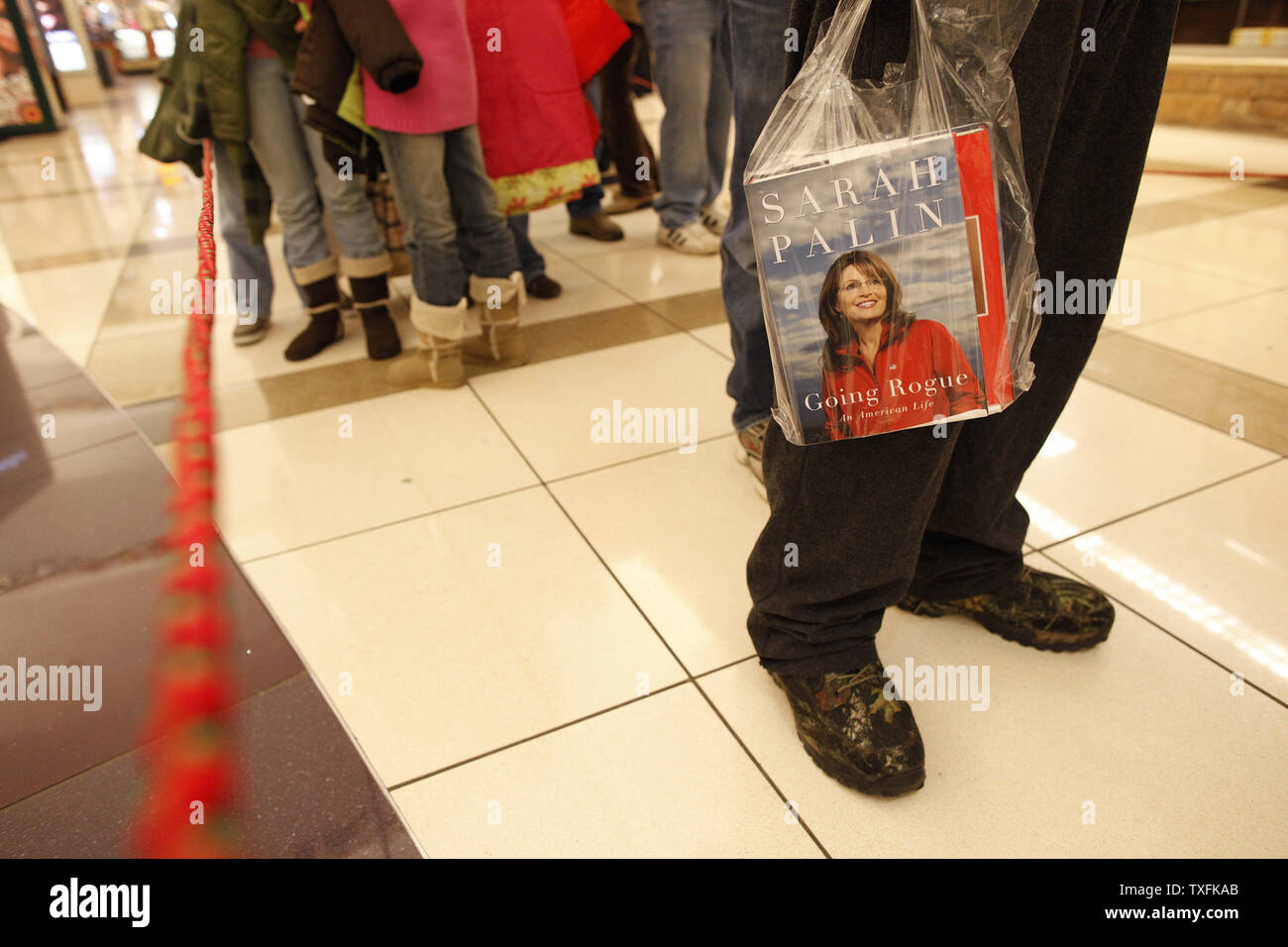 Customers Line Up To Have Former Alaska Gov Sarah Palin Sign Her