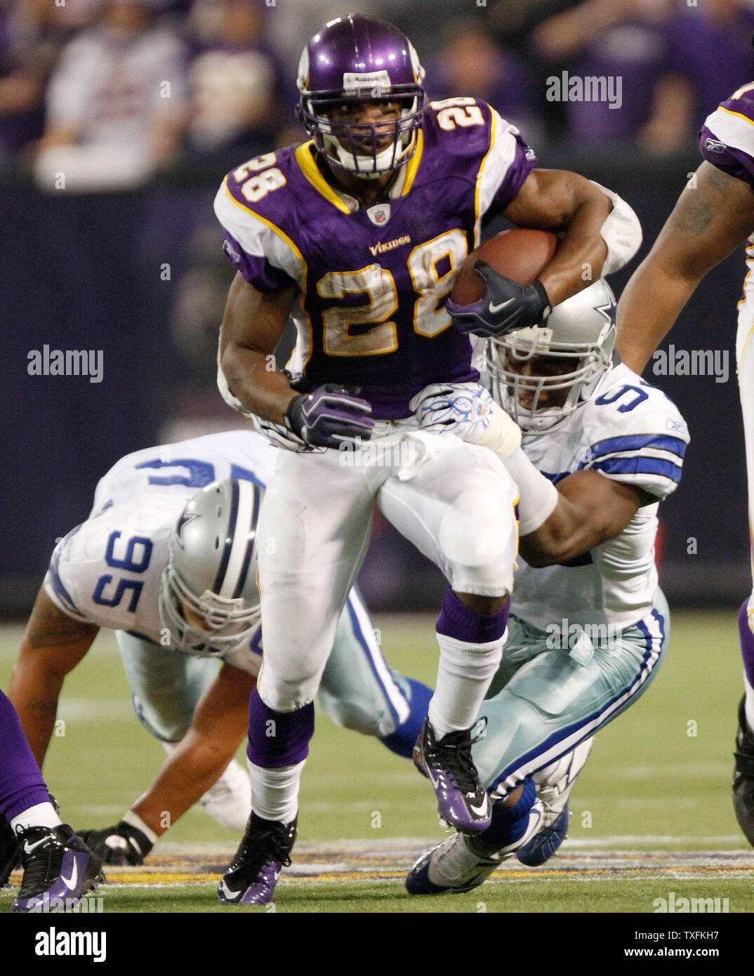 Dallas Cowboys linebacker DeMarcus Ware (94) at Cowboys training camp  Tuesday, July 27, 2010, in San Antonio. (AP Photo/Tony Gutierrez Stock  Photo - Alamy