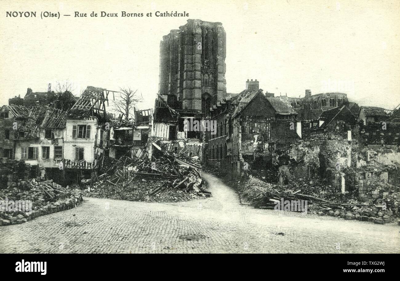 1915 France photo cathédrale de Noyon. Oise (Guerre 1914-18) 1915 France photo cathédrale de Noyon. Oise (Guerre 1914-18)