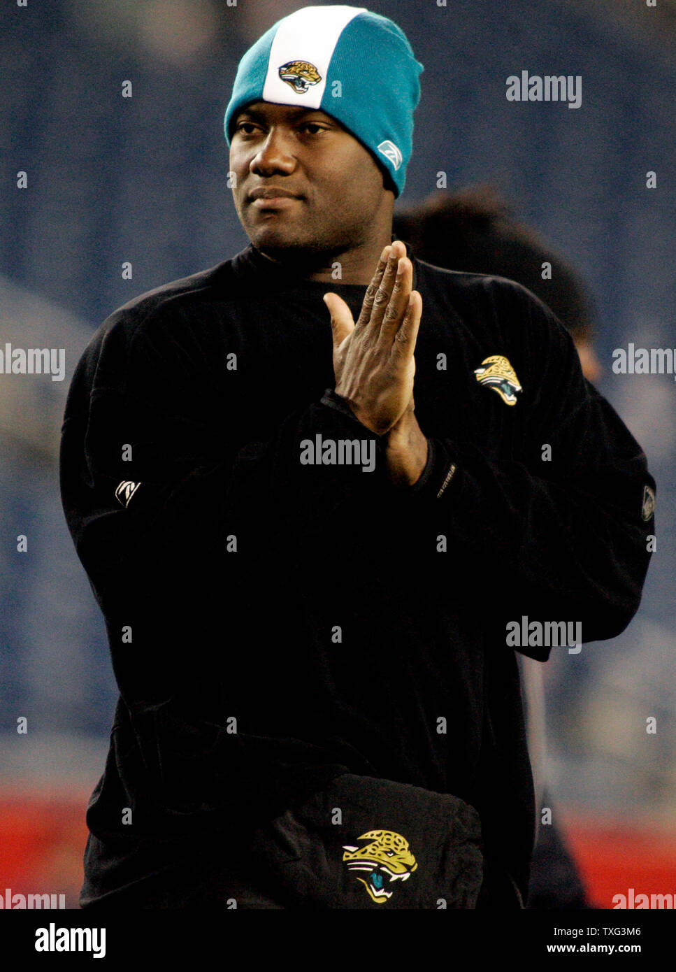 Jacksonville Jaguars quarterback David Garrard warms up his hands while practicing with teammates before the AFC Divisional Playoff game against the New Engalnd Patriots at Gillette Stadium in Foxboro, Massachusetts on January 12, 2008.   (UPI Photo/Matthew Healey) Stock Photo