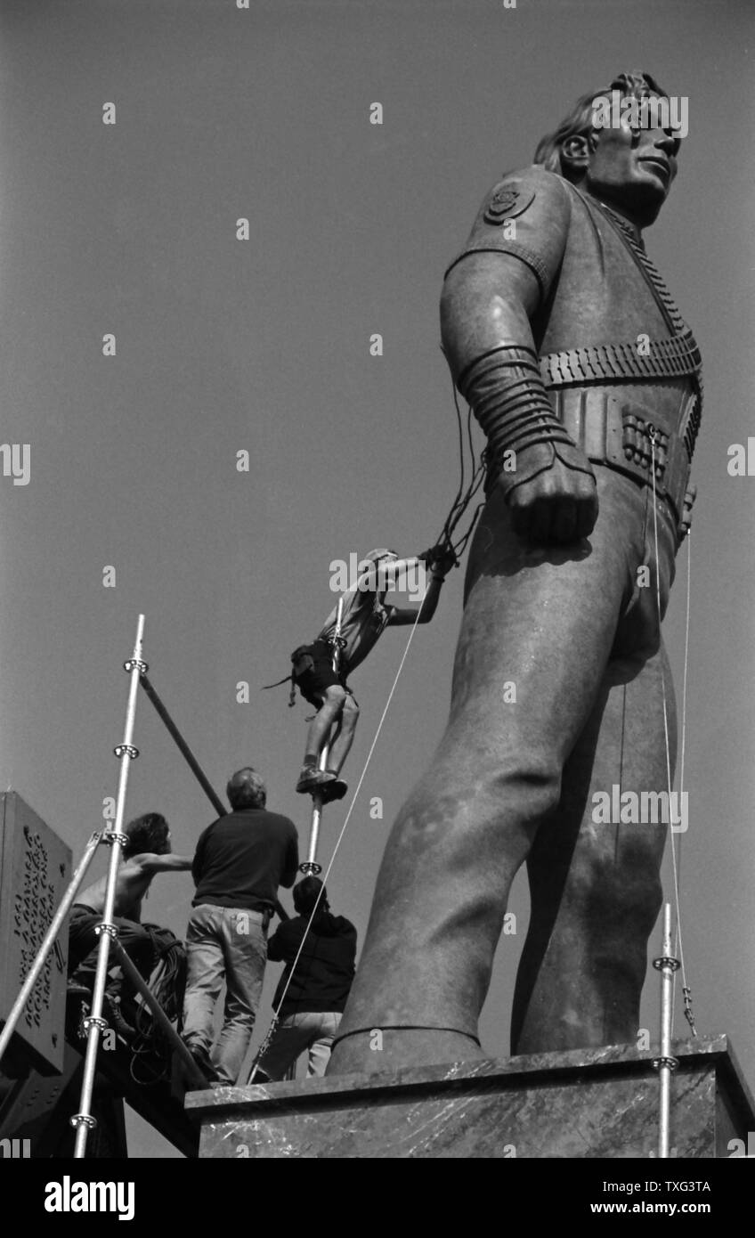 FILE PHOTO *** Big statue of Michael Jackson for his tour History is