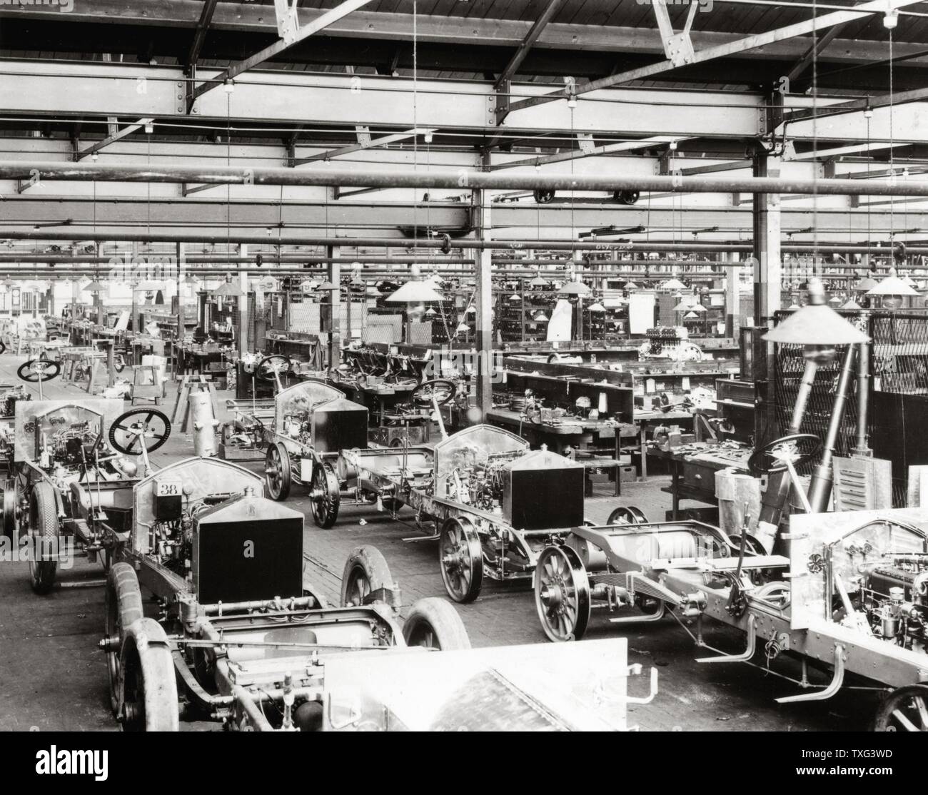 Manufacturing and assembly of the 40/50 HP 'Silver Ghost' models from the British manufacturer Rolls Royce, in the Derby factory in England. 1911 Stock Photo