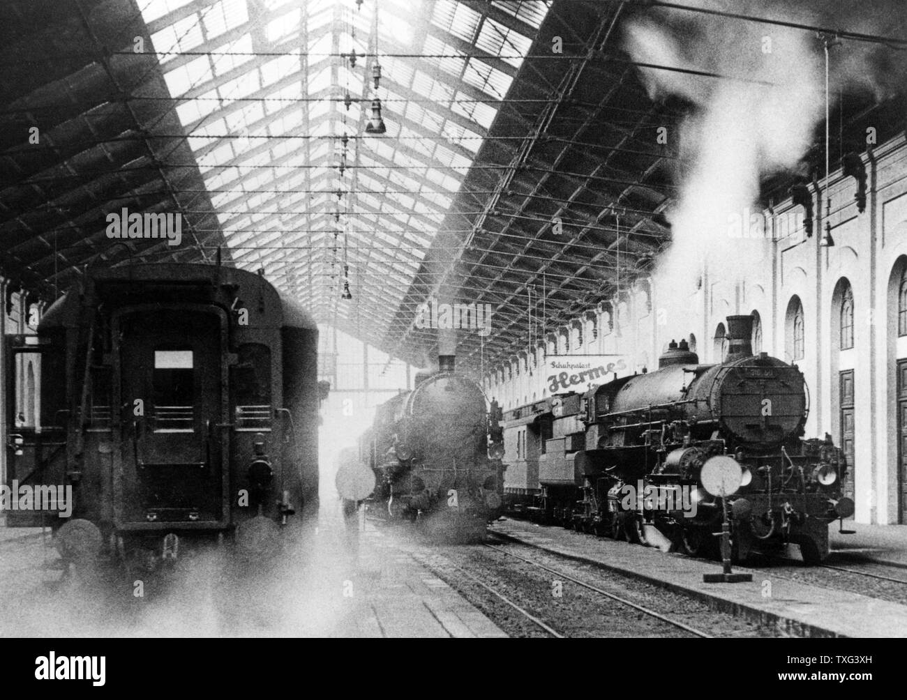 Steam trains arriving at Wien Westbahnhof railway station, Austria. Circa 1905 Stock Photo