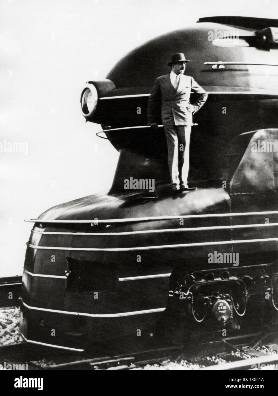Raymond Loewy on the S1 experimental steam locomotive operated by the Pennsylvania Railroad, which he designed entirely. 1939 Stock Photo