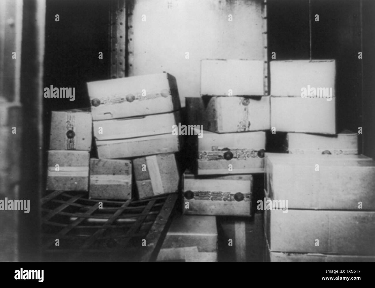 Photograph prohibition alcohol mafia usa united states 20th century