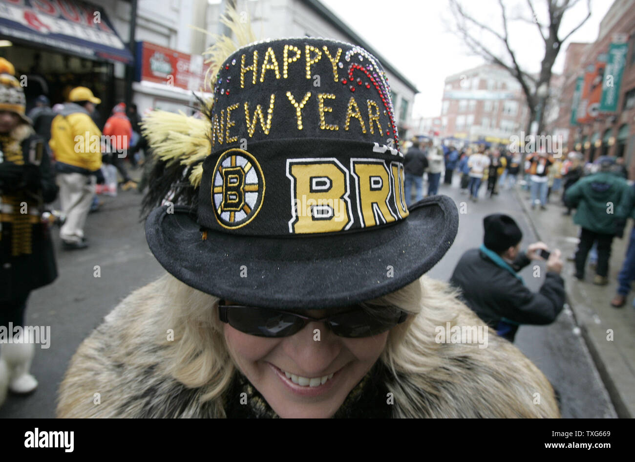 Nhl winter classic fans hi-res stock photography and images - Alamy