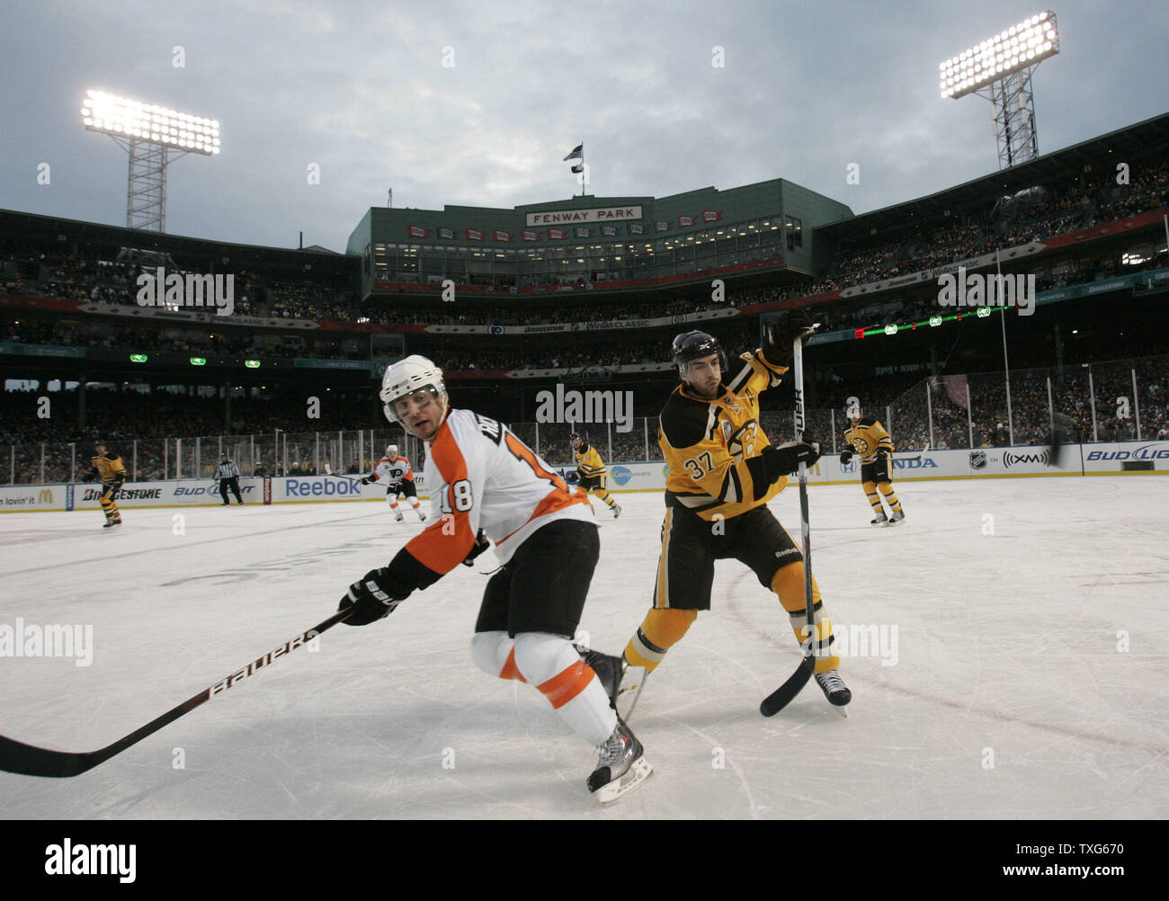 Nhl winter classic hi-res stock photography and images - Alamy