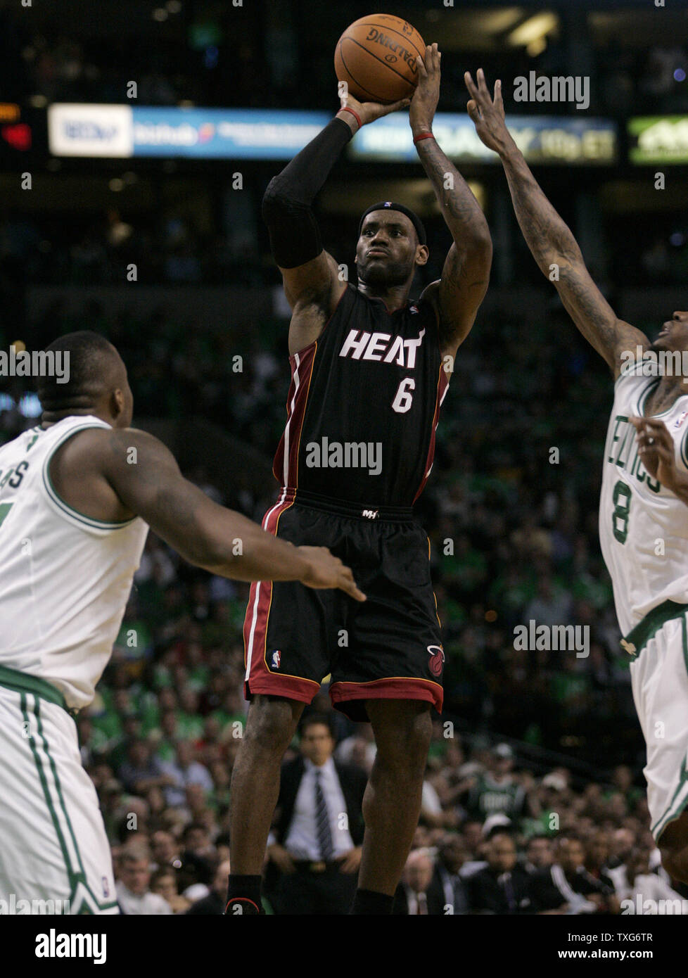 Dallas Maverick Marquis Daniels drives down the court against the Phoenix  Suns. The Mavericks defeated the Suns in double overtime 111-108 November  1, 2005 in Phoenix, AZ. (UPI Photo/Will Powers Stock Photo - Alamy