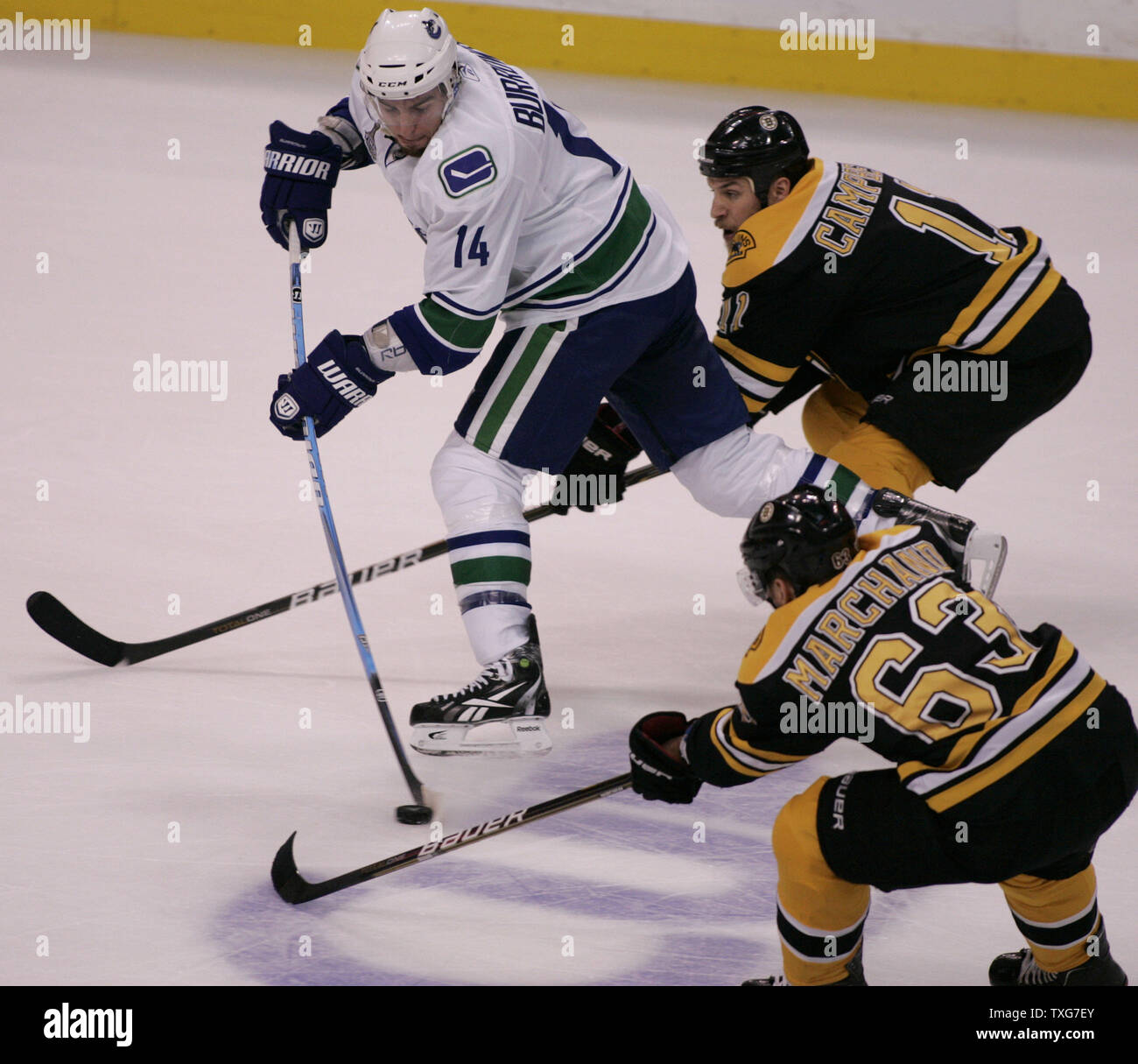 Bergeron, Bruins beat Canucks 5-2 for 11th win in 12 games