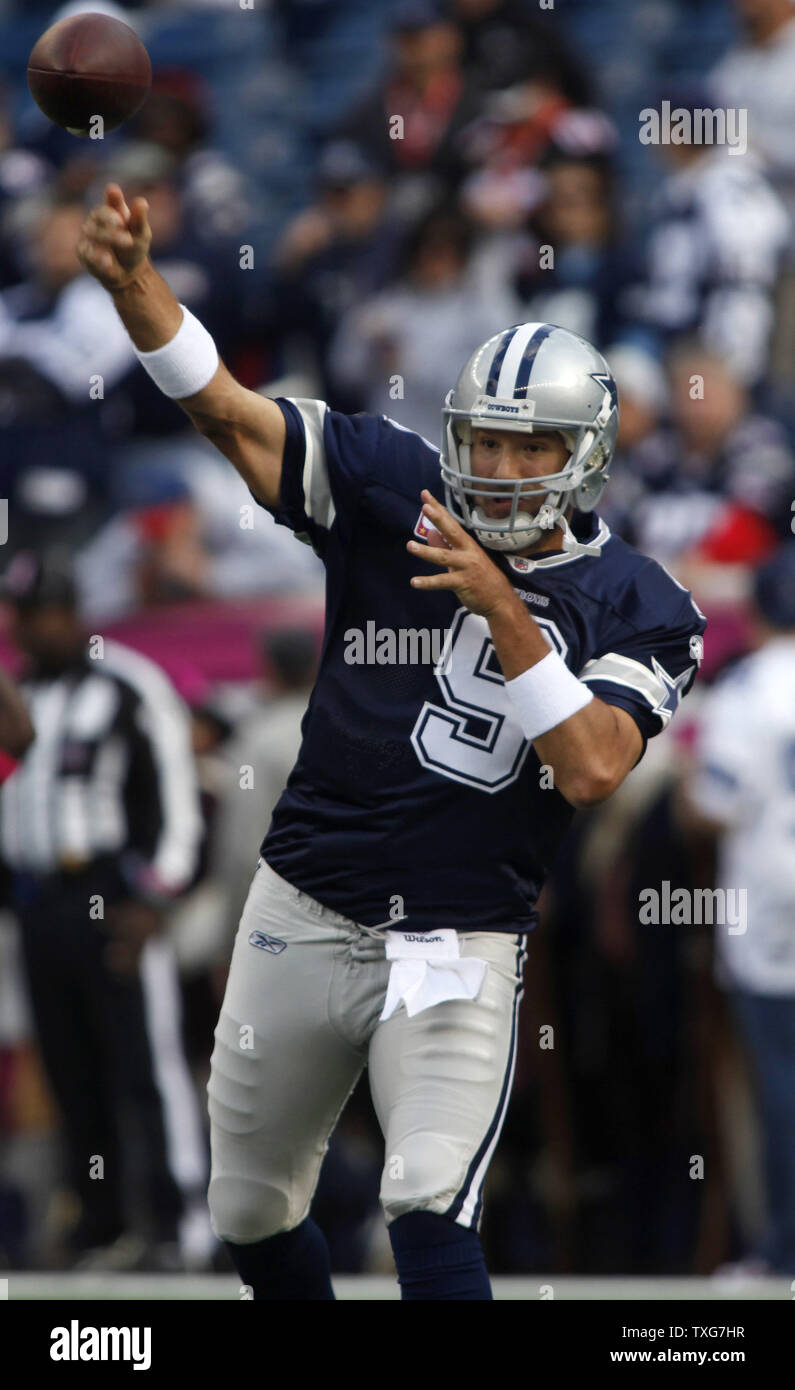 Tony Romo Throwing
