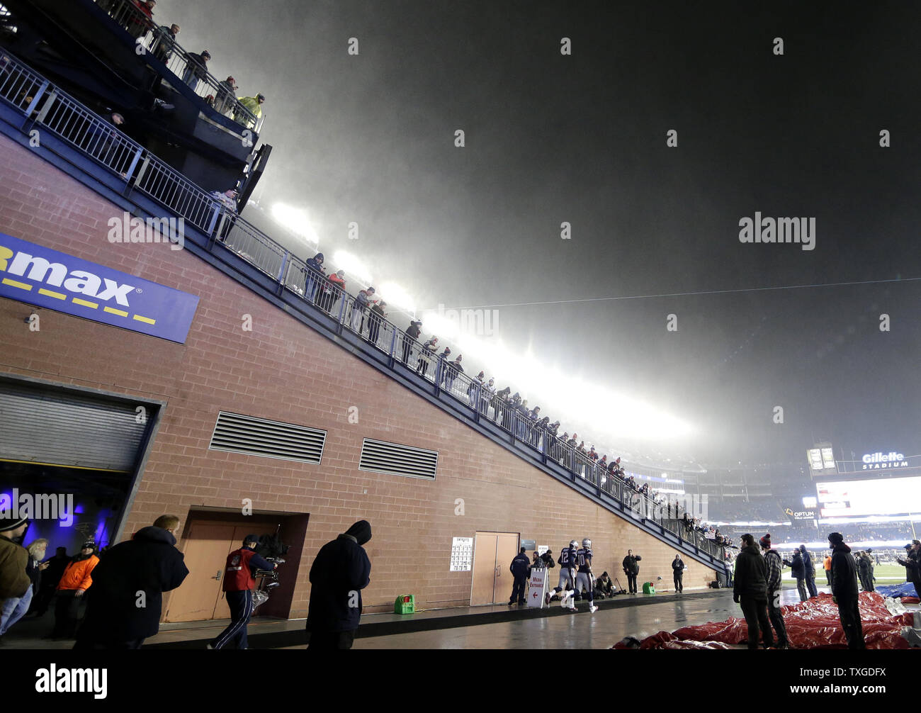 Fans Watch New England Patriots Tom Brady And Jimmy Garoppolo Jog