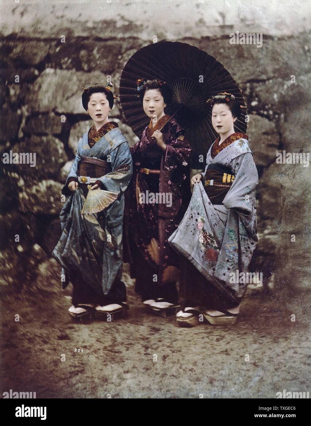 Hand-coloured photograph of Japanese women by Felice Beato (1832-1909) Italian-British photographer. Dated 1869 Stock Photo