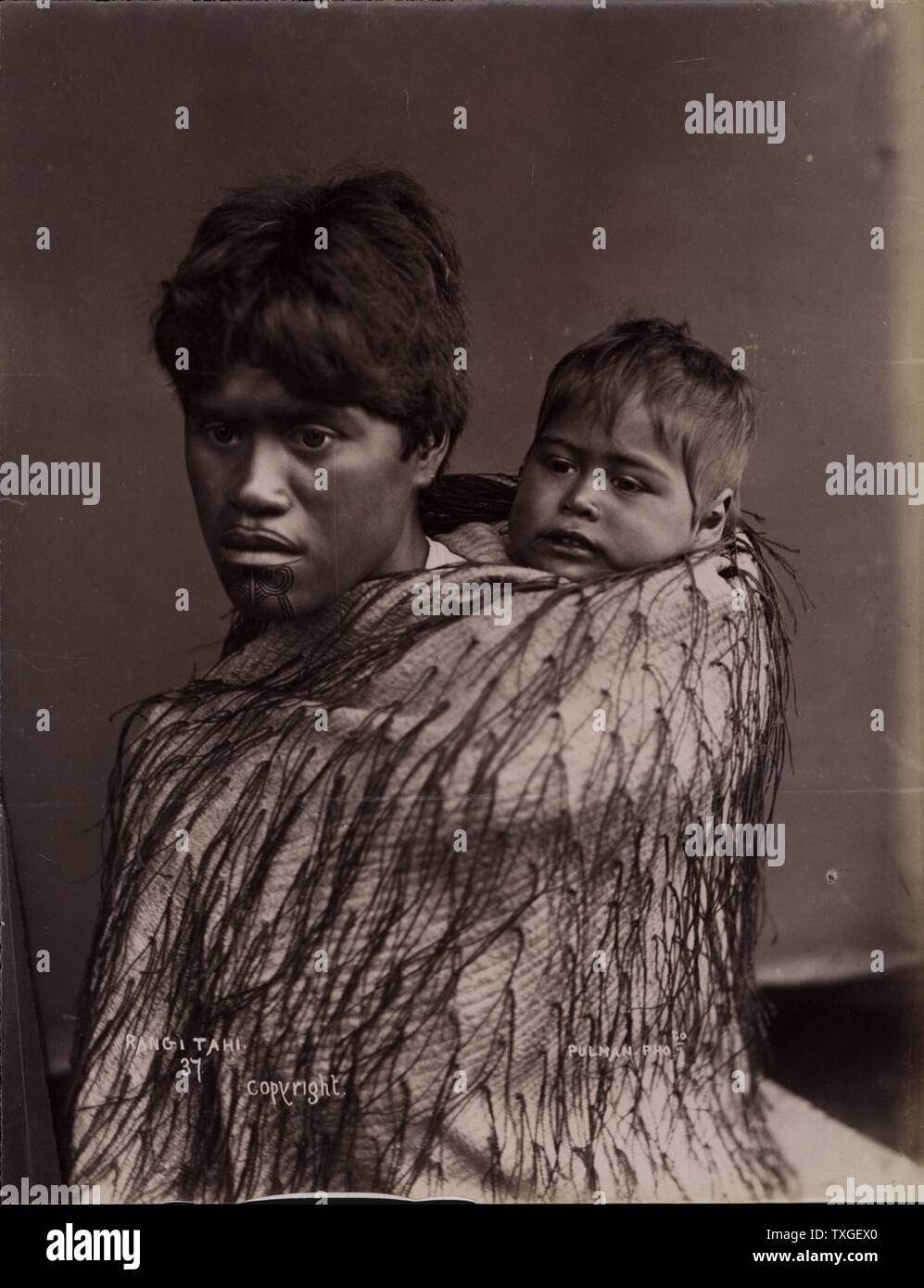 Rangi Tahi Maori woman with child, New Zealand 1880 Stock Photo