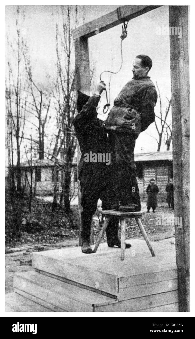 Rudolf Hoess, commandant of the Auschwitz concentration camp, hanged next to the crematorium at the death camp, 1947 Stock Photo