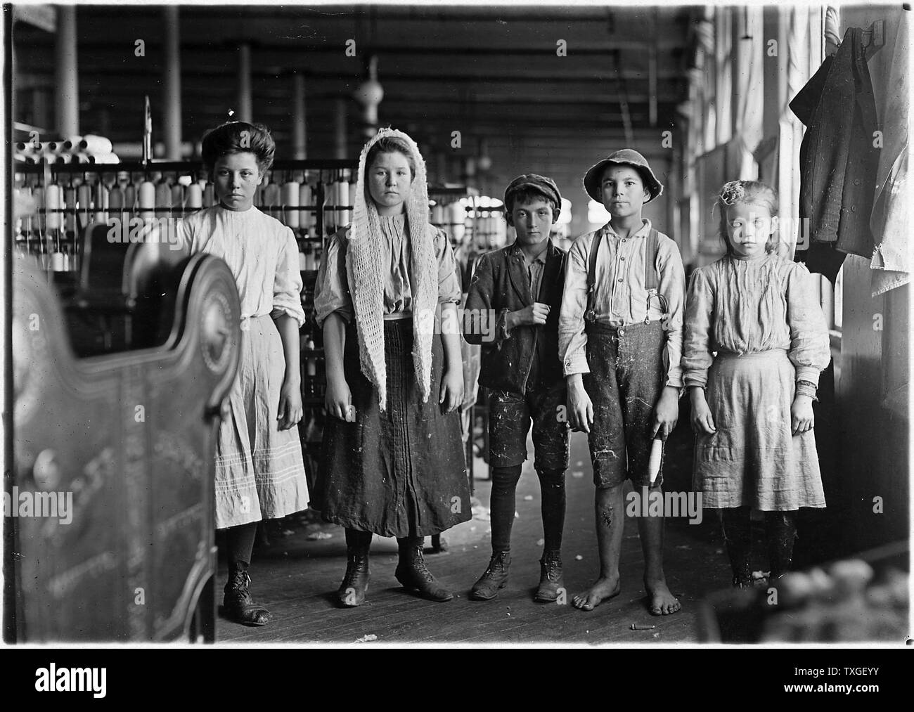 Child Labour: Spinners and doffers in Lancaster Cotton Mills, USA. 1910 Stock Photo