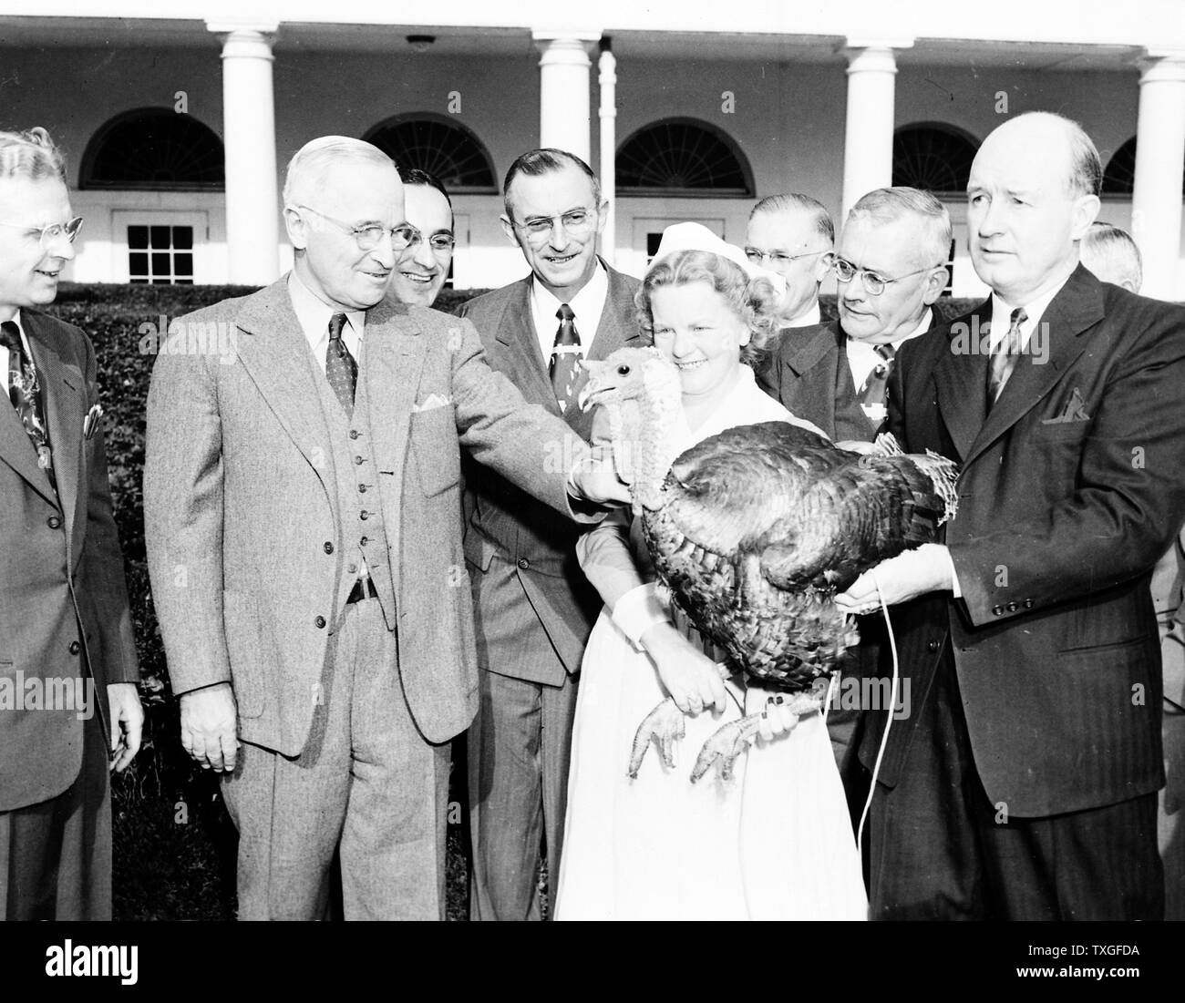 president Harry Truman of the USA, pardons the thanksgiving turkey 1947 Stock Photo