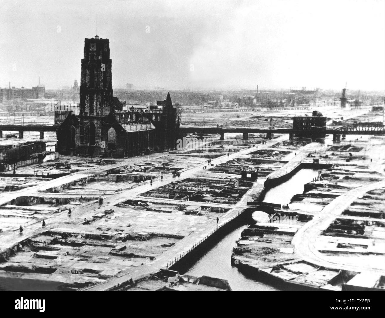 World war Two: Rotterdam after German bombing in the invasion of the Netherlands. May 1940 Stock Photo