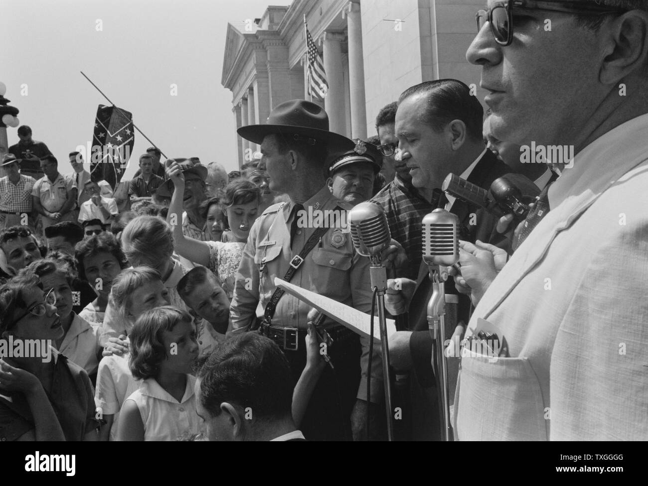 Demonstrations in Little Rock. Governor Orval Faubus delivering a speech protesting the admission of nine Black pupils to Central High School 'Little Rock Nine'. August 20, 1959 Stock Photo