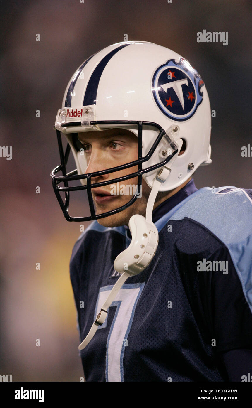 Tennessee Titans quarterback Billy Volek drops back to pass during