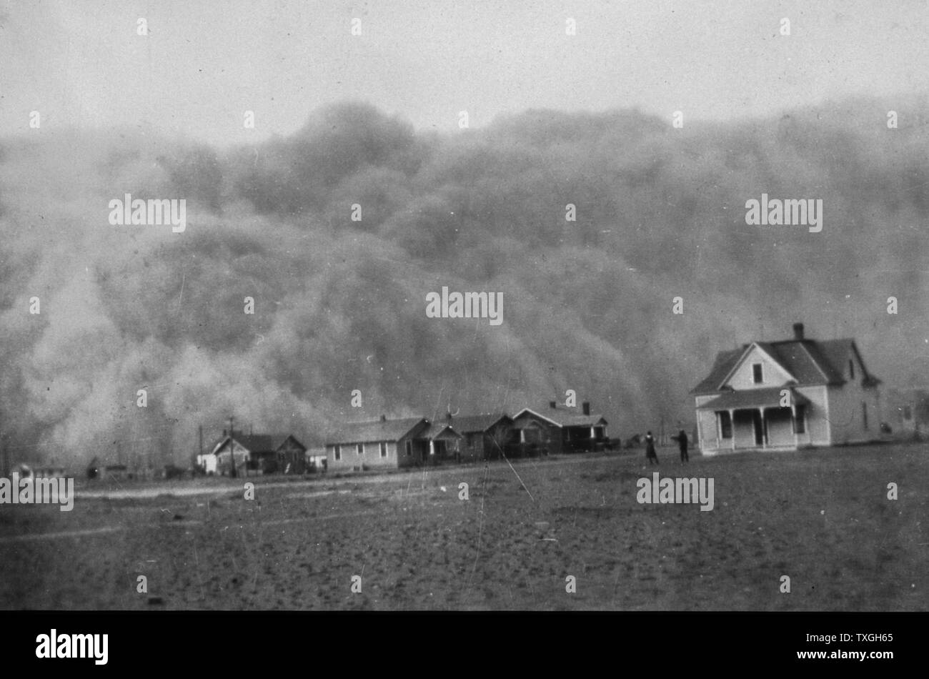Photograph of a dust storm approaching Stratford, Texas. Dated 1935